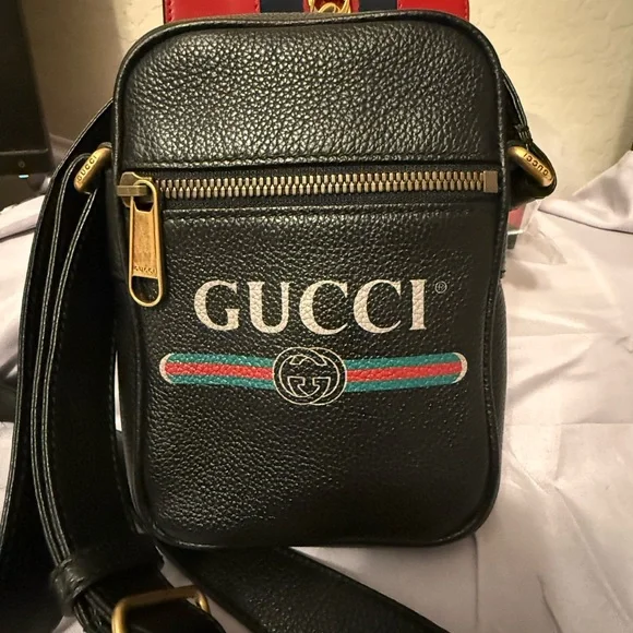 Gucci Vintage Logo Black Pebbled Leather Crossbody Bag